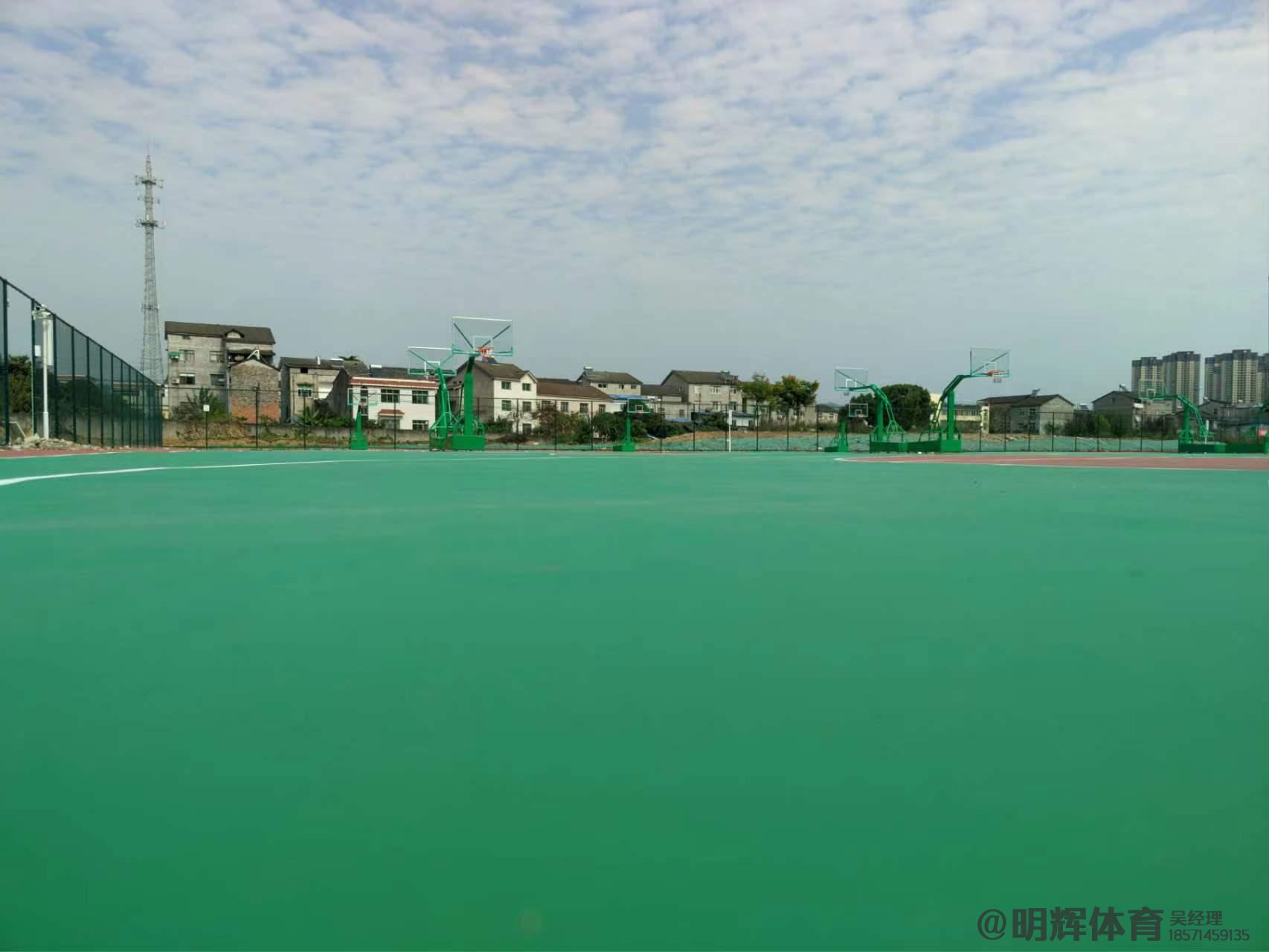 比如硬地丙烯酸球场的优缺点